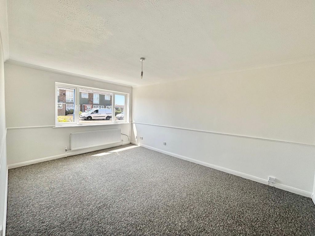 Property photo 3 of 11 Living Room