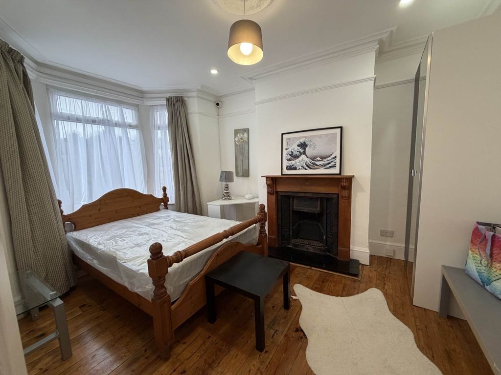 Property photo 1 of 4