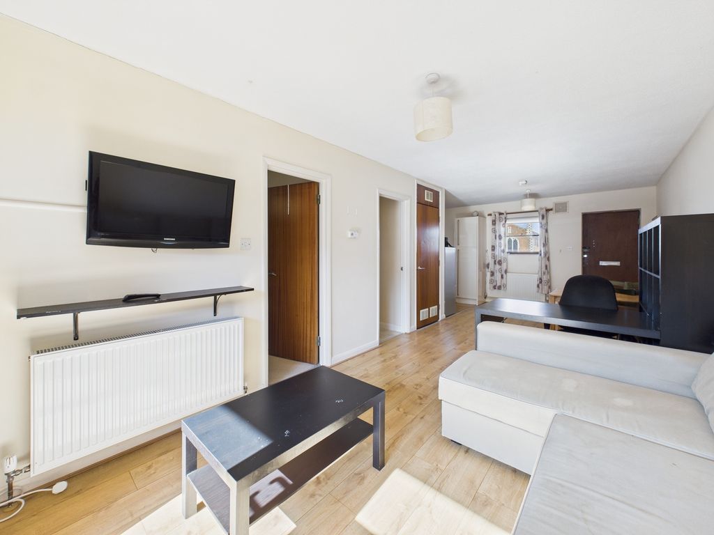 Property photo 3 of 14 Cam02545G0-Pr0347-Still007