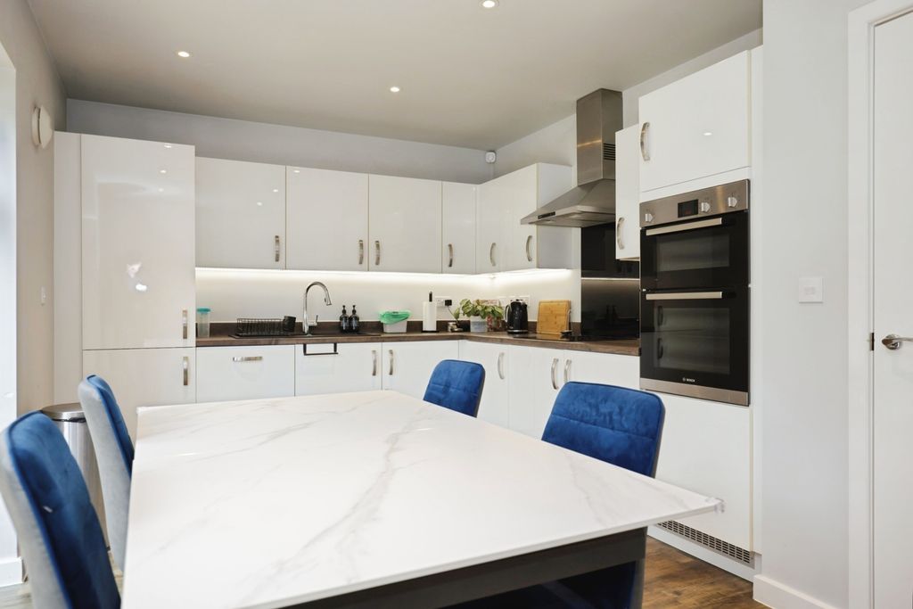 Property photo 3 of 17 Photo