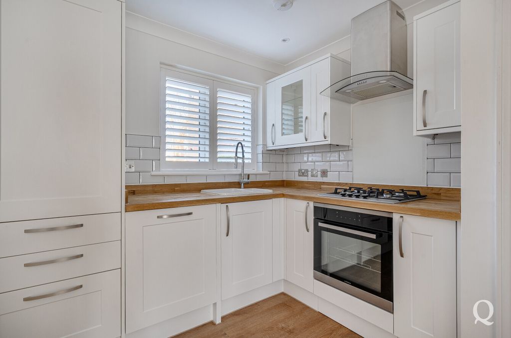 Property photo 2 of 15 Ac61Ecf0-Ffea-43c...