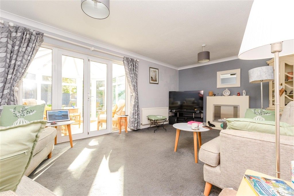 Property photo 1 of 11 Lounge