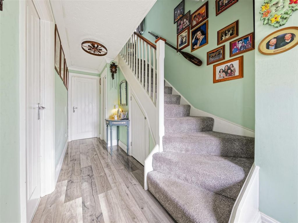 Property photo 3 of 34 Eddington Lane (18).Jpg