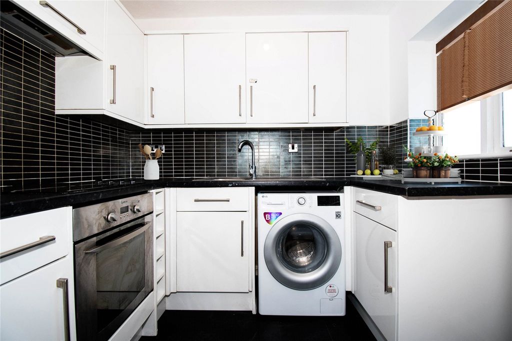 Property photo 3 of 6 Picture No. 22