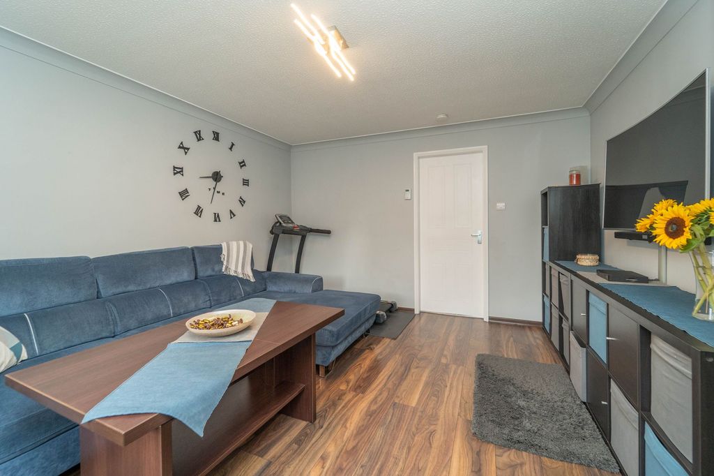 Property photo 3 of 26 Living Room 4