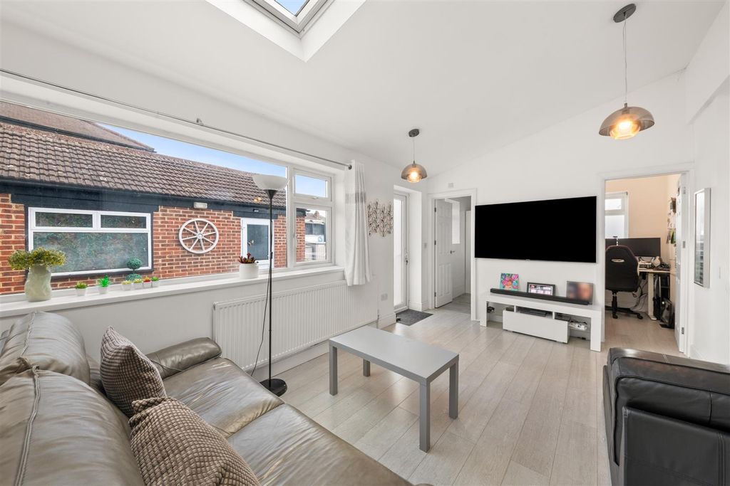Additional image 6 of 5 bed semi-detached house for saleWhittington Avenue, Hayes UB4