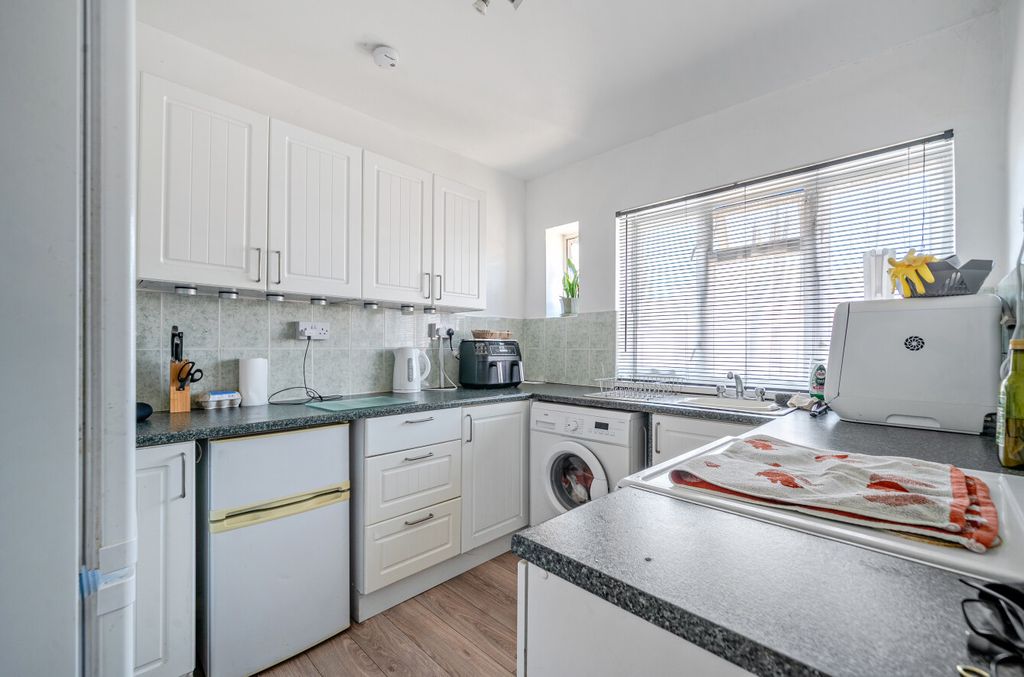 Property photo 3 of 17 18-6A7B40B53Dfbe-...