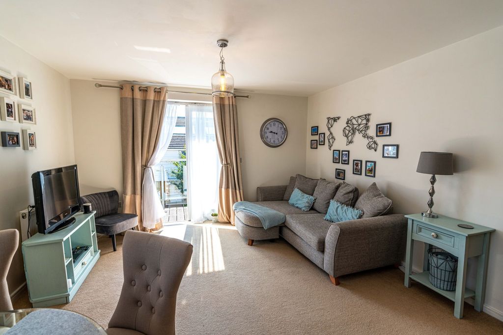 Property photo 3 of 6