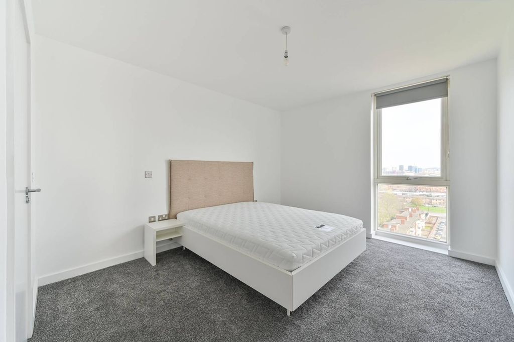 Property photo 3 of 21