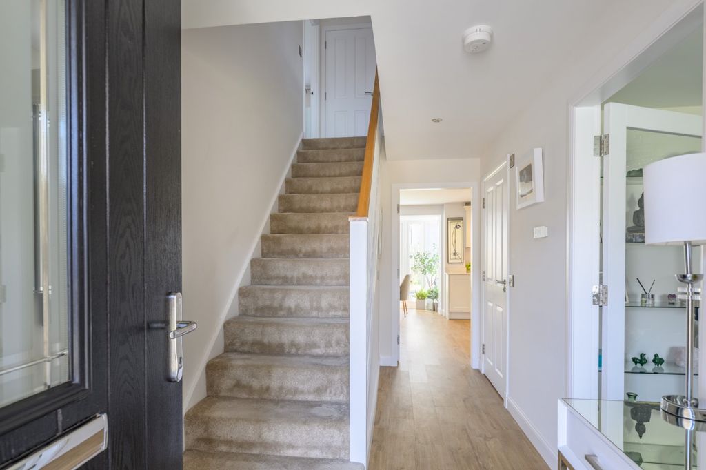 Property photo 3 of 27 Hall