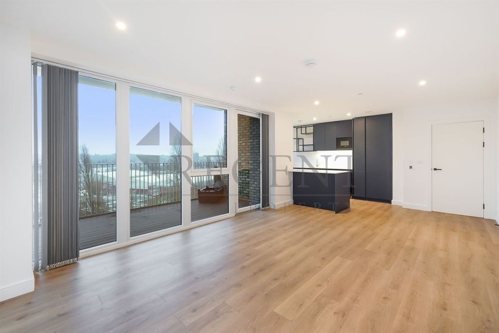 Property photo 3 of 18 Open Plan