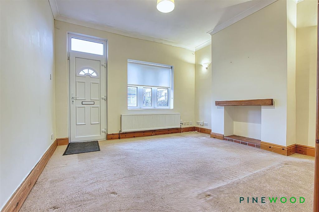 Property photo 3 of 15 Lounge