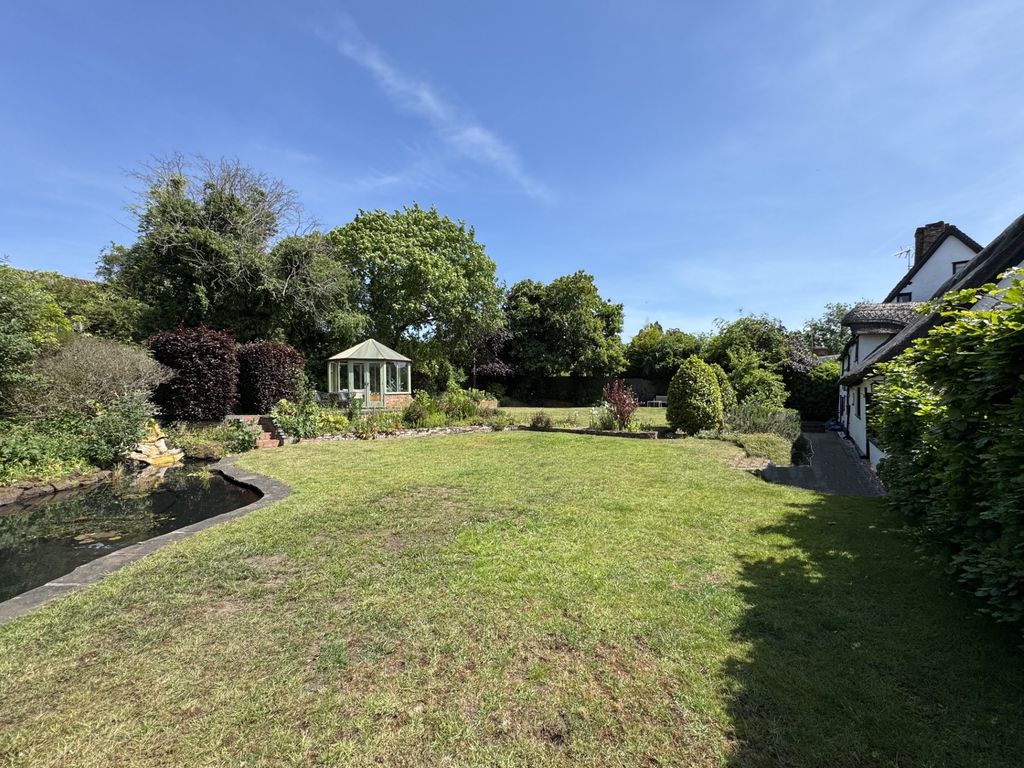 Property photo 2 of 33 Garden