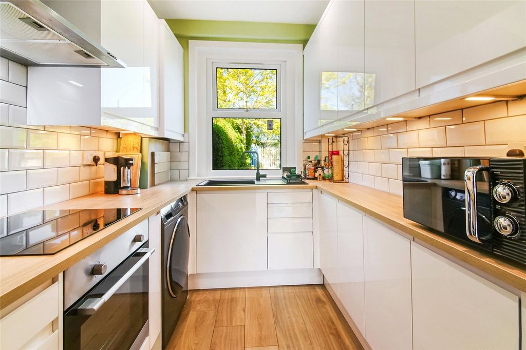 Property photo 3 of 18 Kitchen