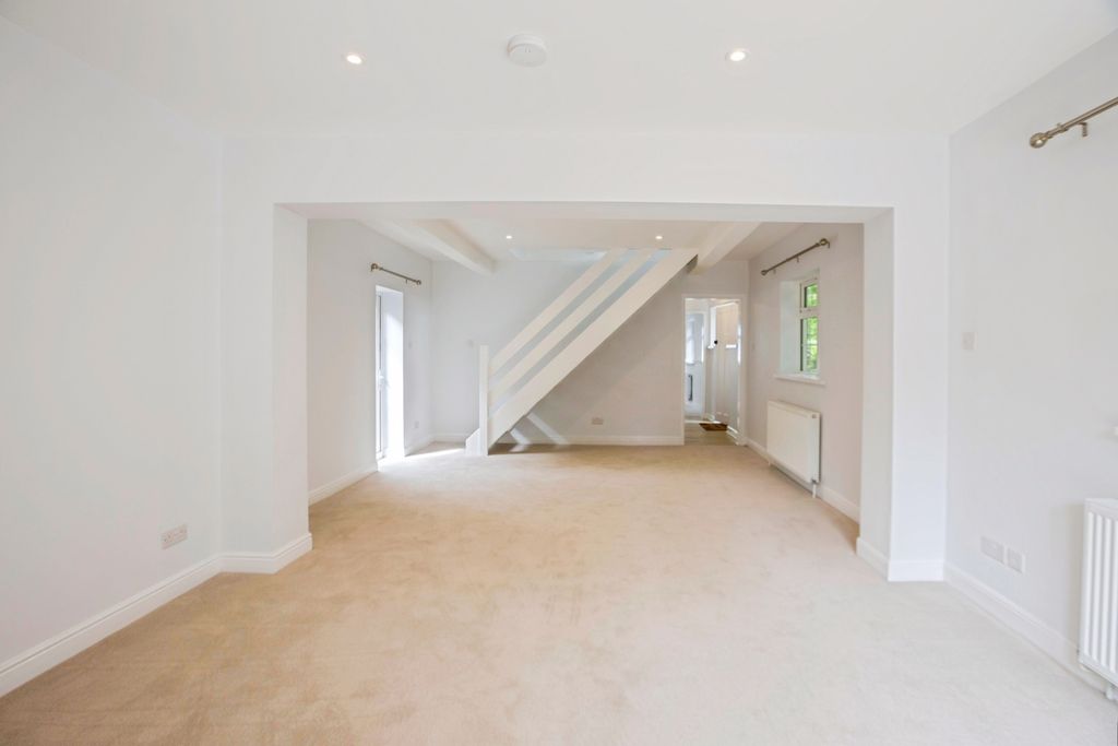 Property photo 3 of 17 Lounge/Diner