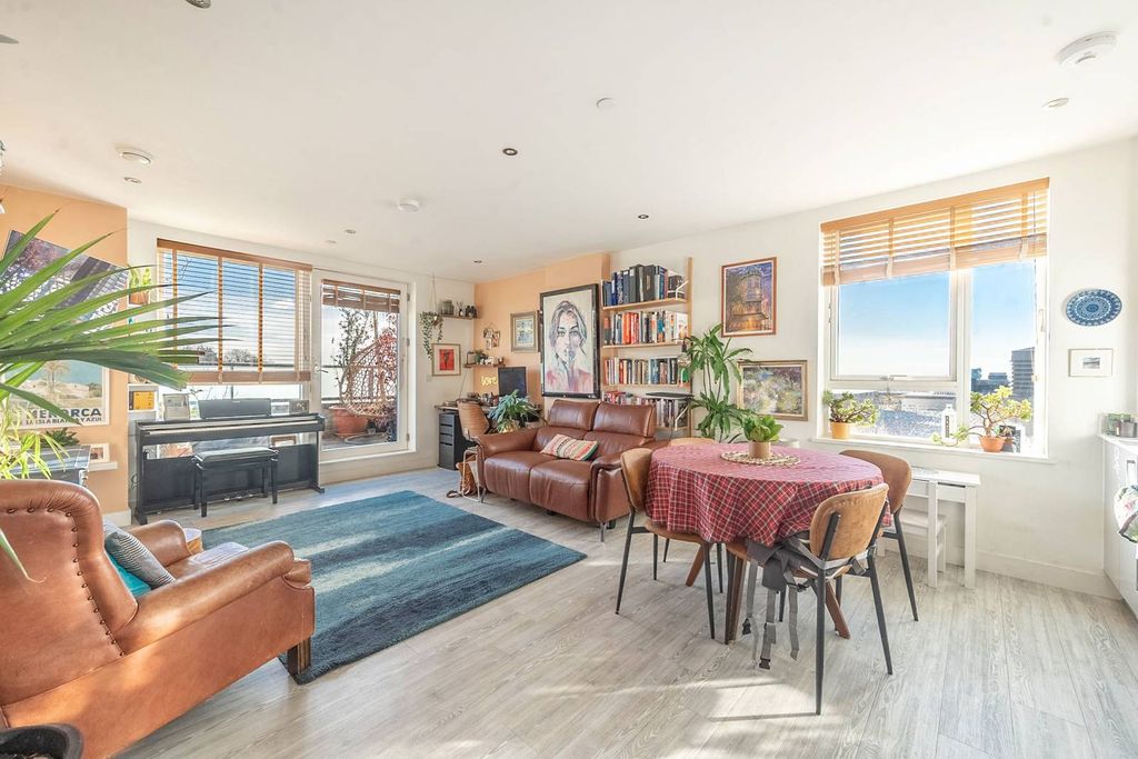 Property photo 2 of 18