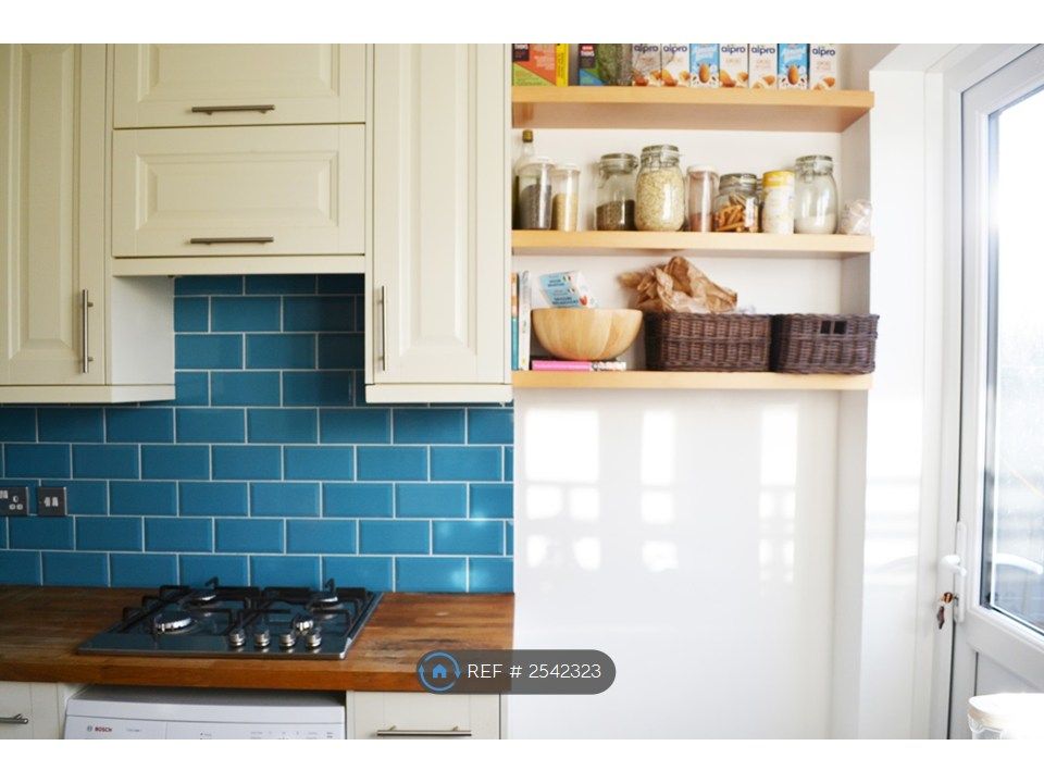 Property photo 3 of 14 Kitchen