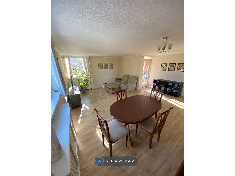 Property photo 3 of 15 Lounge2