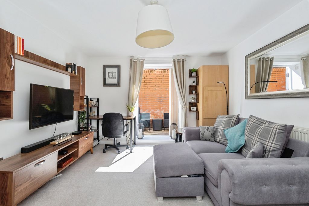Property photo 3 of 15 Pbox-Img.Jpg