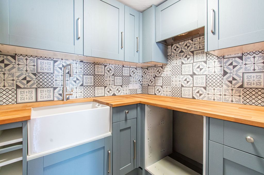 1 bed flat for saleThe Quay, West Looe PL13 photo 4