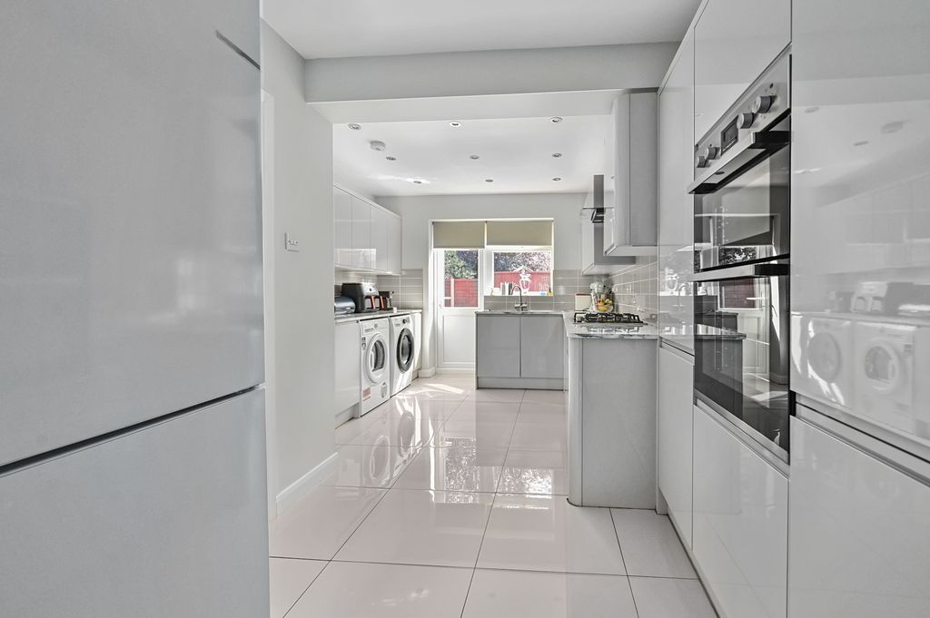 Property photo 2 of 14 Kitchen