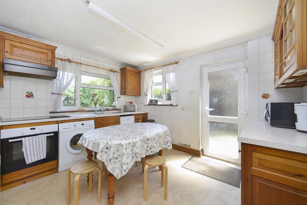 Property photo 3 of 16 Kitchen