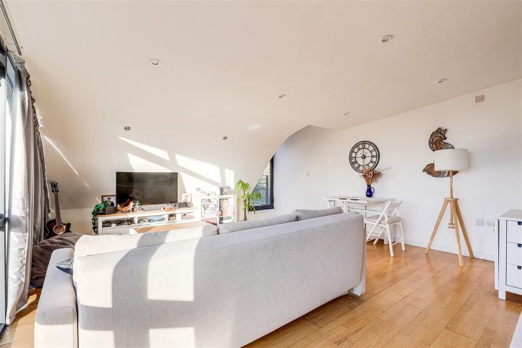 Property photo 3 of 17 12431.Jpg