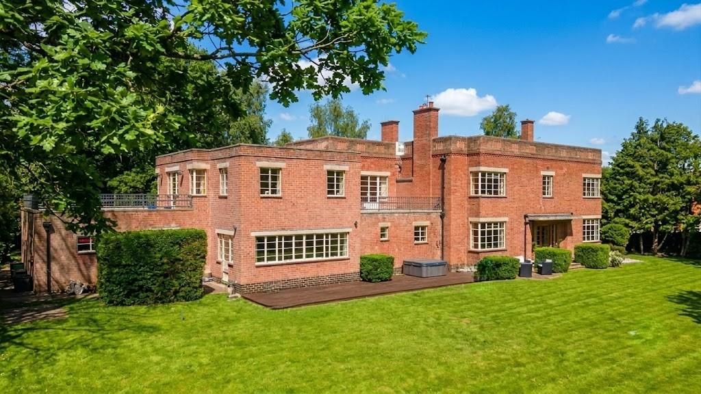 Property photo 1 of 33