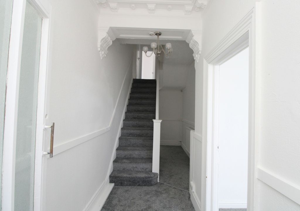 Property photo 3 of 27