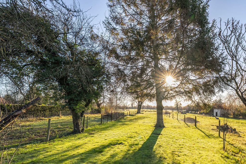 Property photo 2 of 21