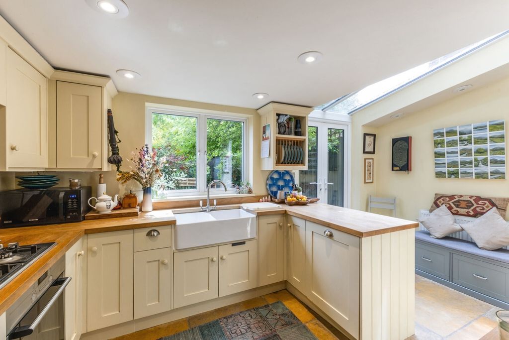 Property photo 2 of 21 108550_13-Ferris-...