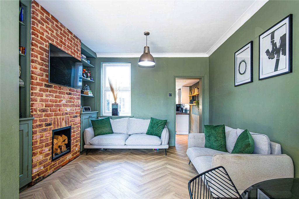 Property photo 2 of 17 Picture No. 15