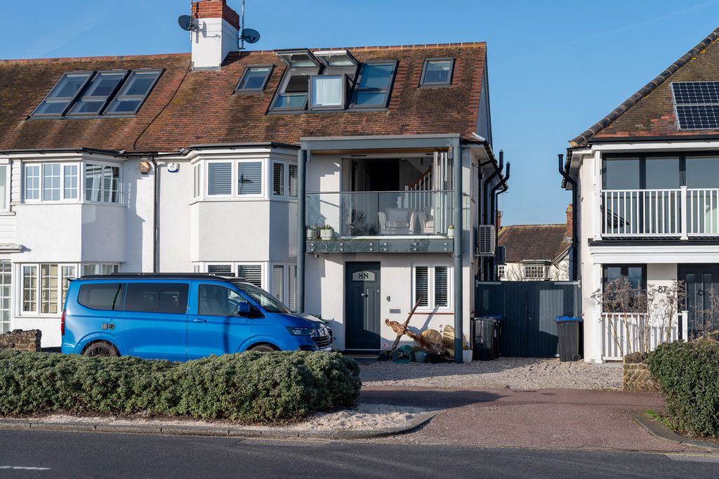 Property photo 1 of 30