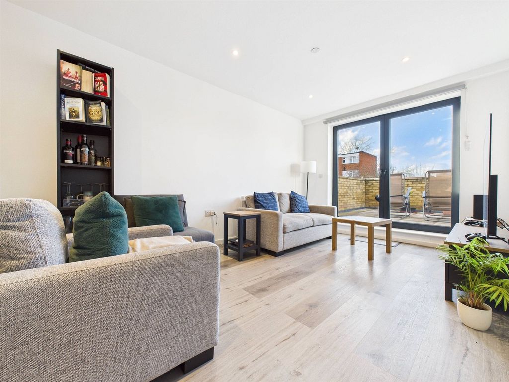 Property photo 2 of 13 Picture No. 17