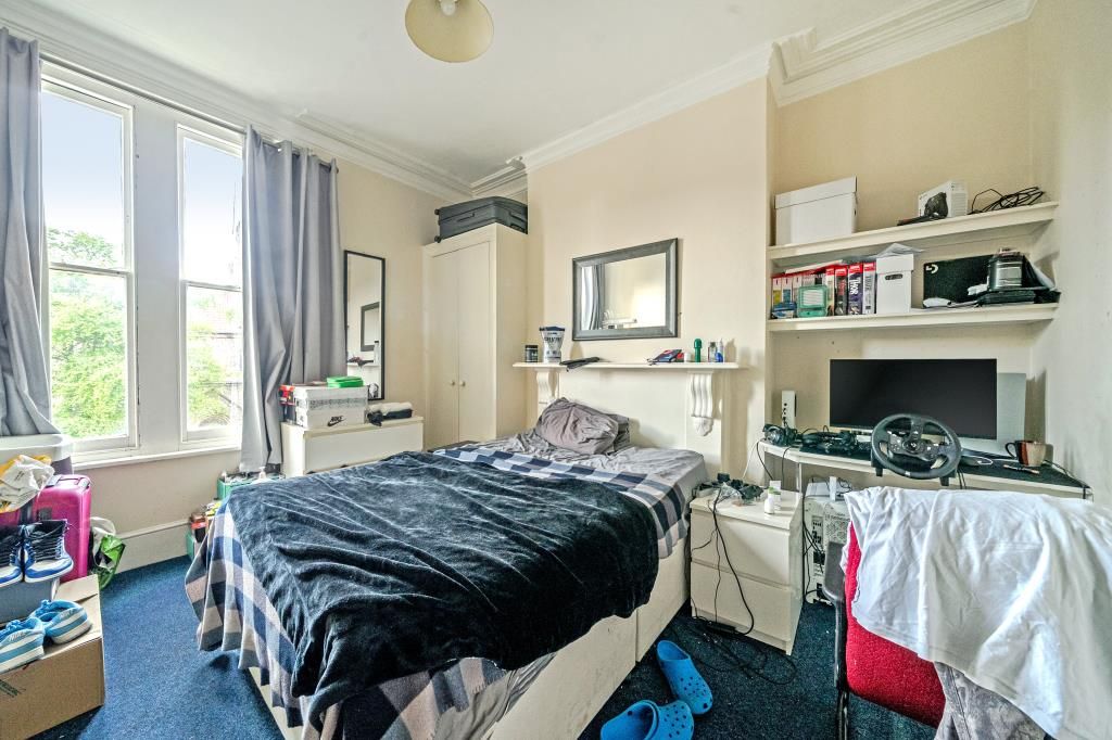 Property photo 3 of 19 Kitchen