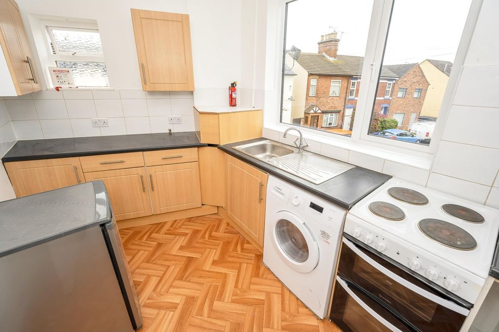 Property photo 2 of 12 Kitchen
