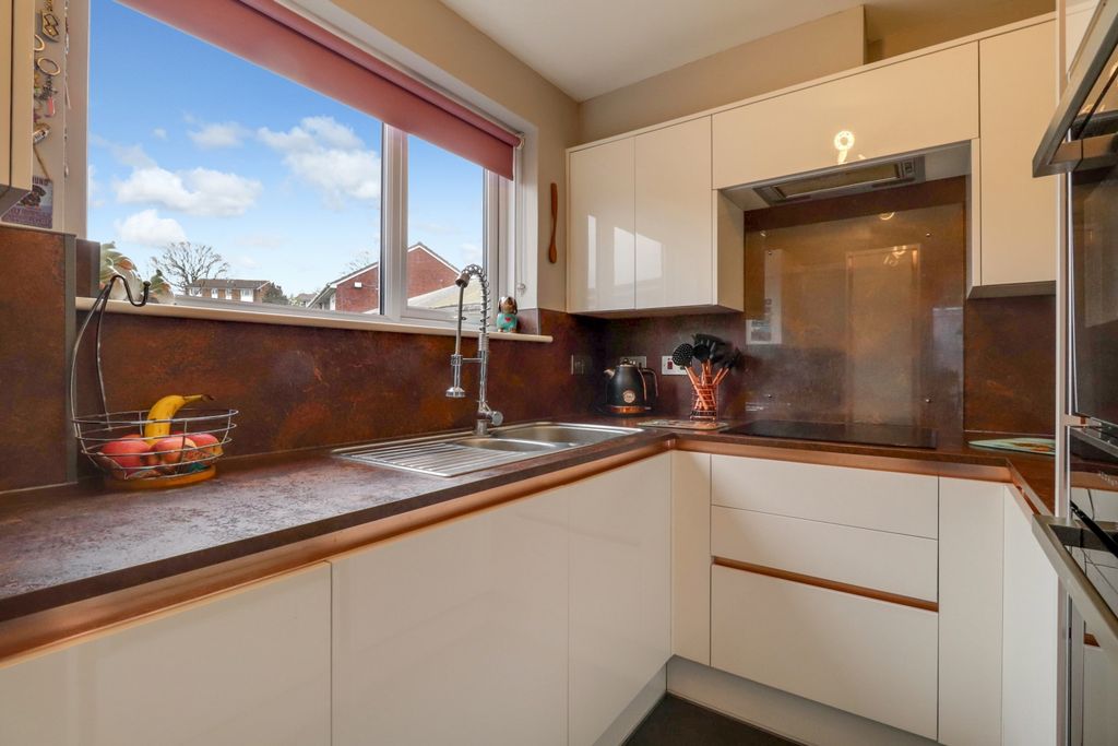 Property photo 3 of 16 Kitchen