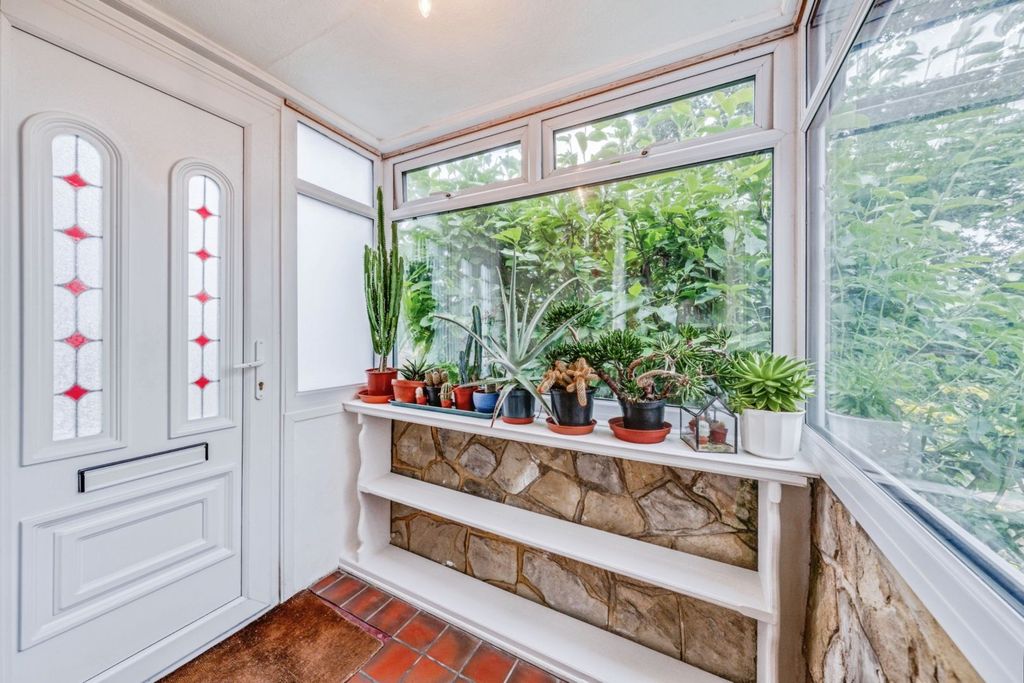 Property photo 3 of 19 Porch