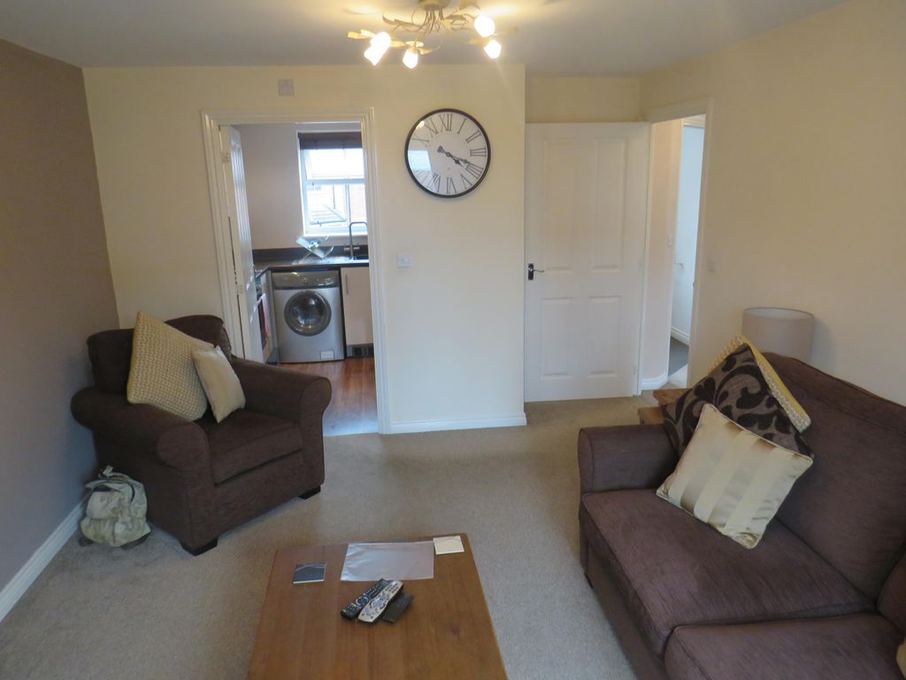 Property photo 3 of 7 Living Room