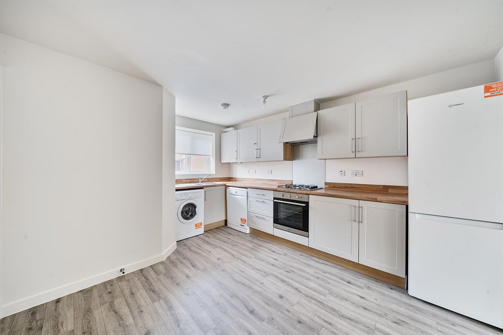 Property photo 2 of 7 Kitchen