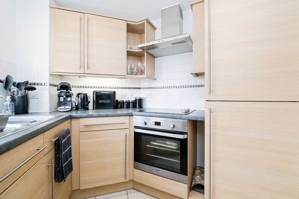 Additional image 8 of 1 bed flat for saleWhite Hart Lane, Romford RM7