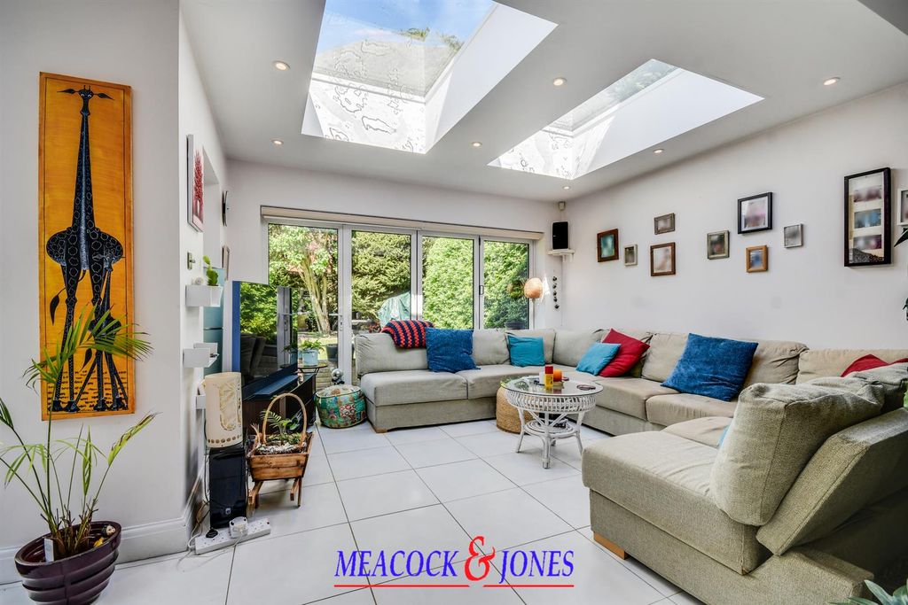 Additional image 11 of 5 bed detached house for saleHillwood Grove, Hutton Mount, Brentwood CM13