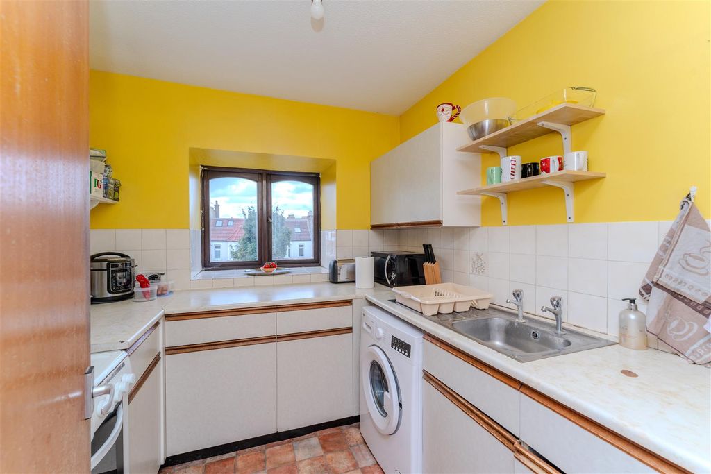 Property photo 2 of 9 35 Kipling Kitch.Jpg