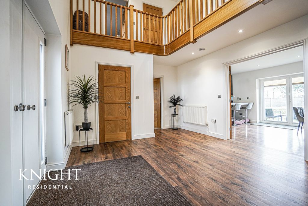 Property photo 3 of 41