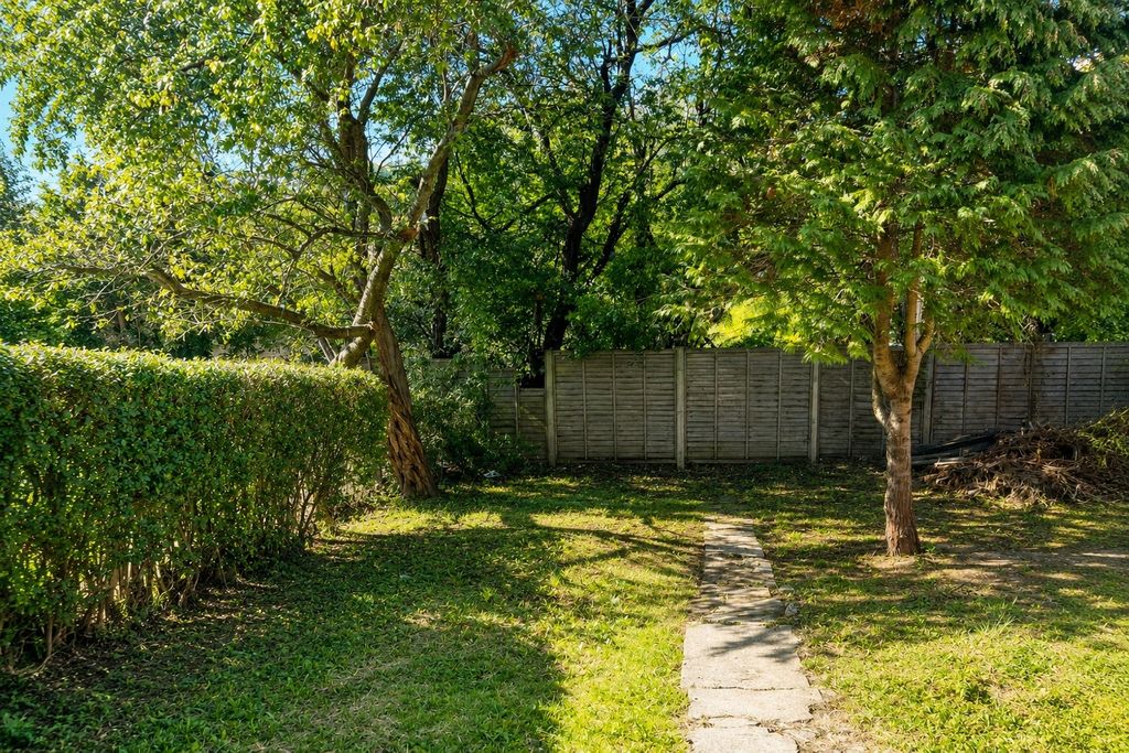 Property photo 3 of 13 4938345