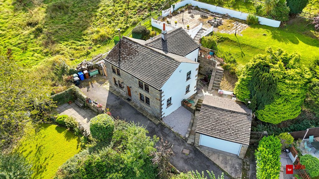 Property photo 2 of 27