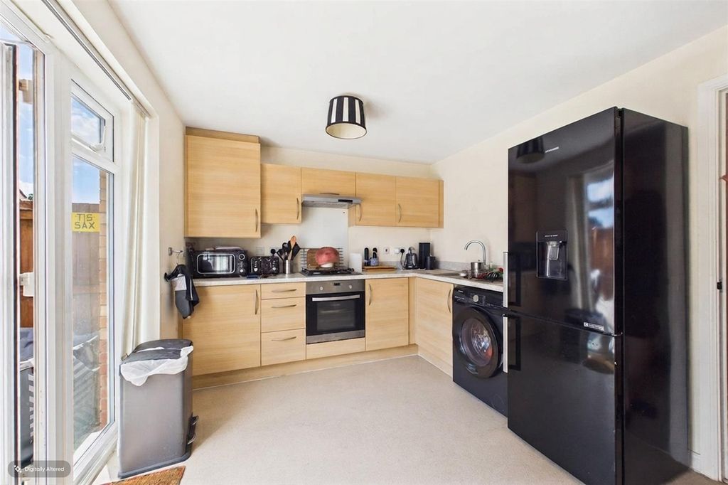 Property photo 3 of 9 Kitchen Diner