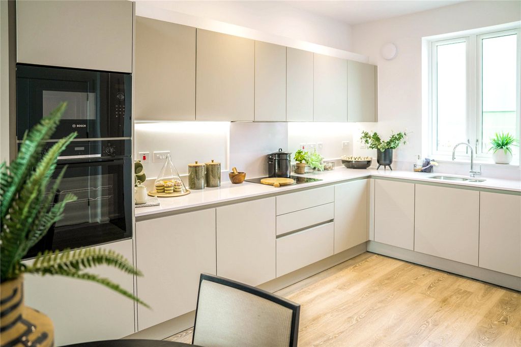 Property photo 3 of 11 Show Home