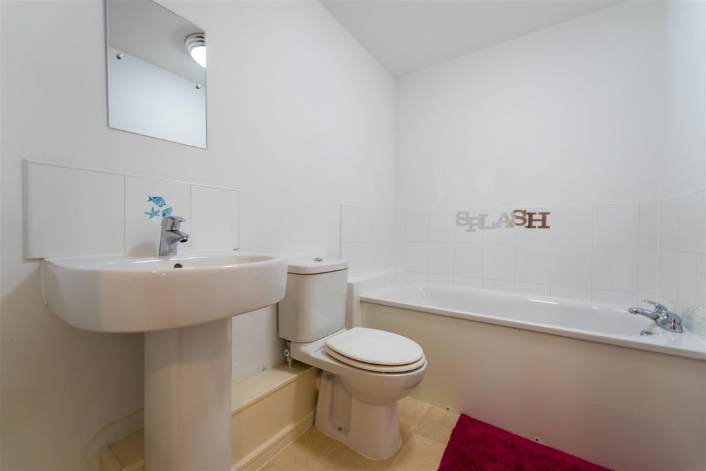 Property photo 3 of 9 Bathroom