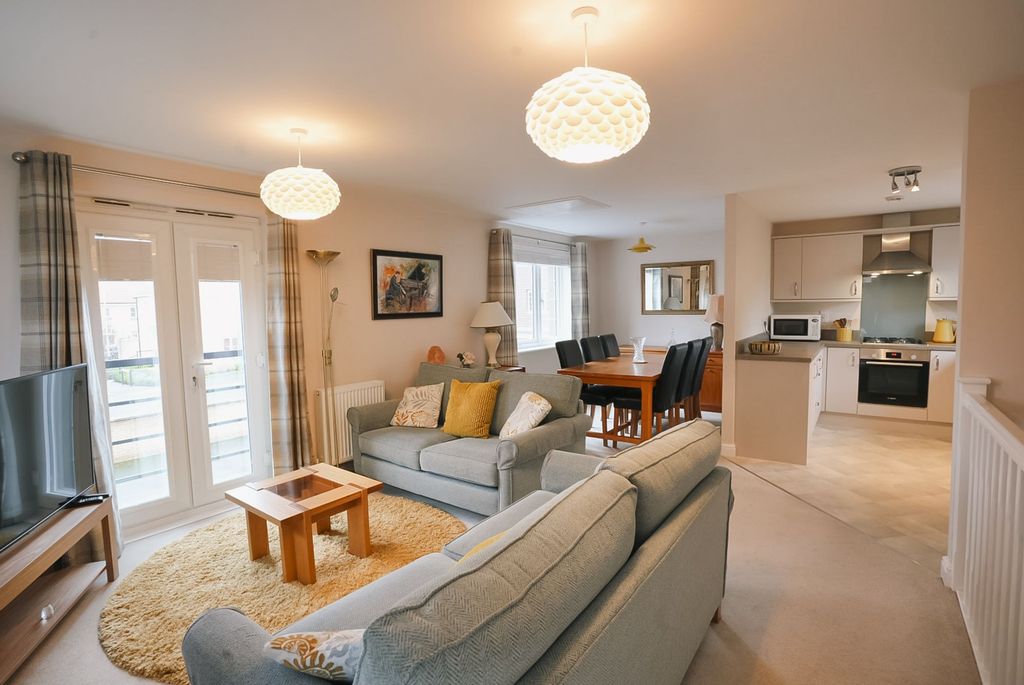 Property photo 3 of 18